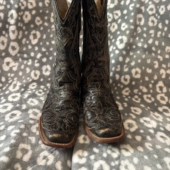 Women’s Corral western square toe Boots - Picture 2 of 4